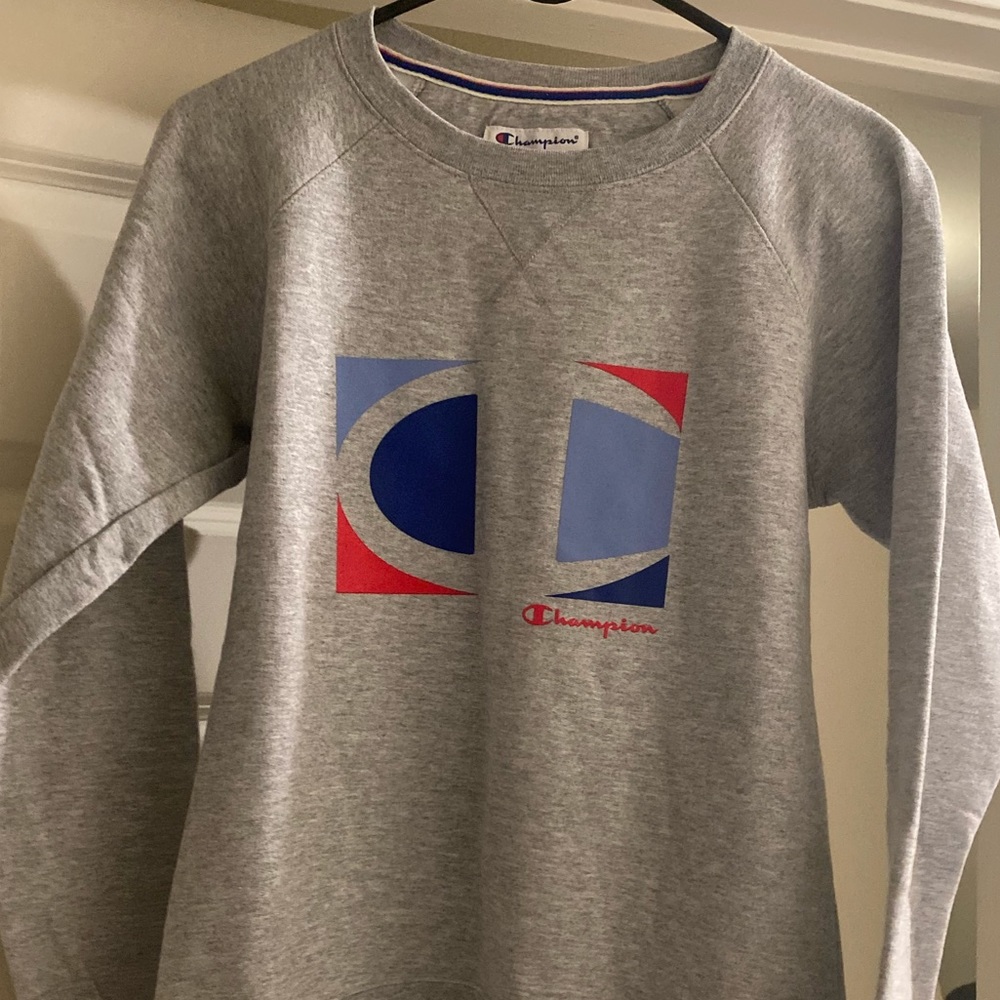 NWOT -Women’s champion size XS Sweatshirt light gray